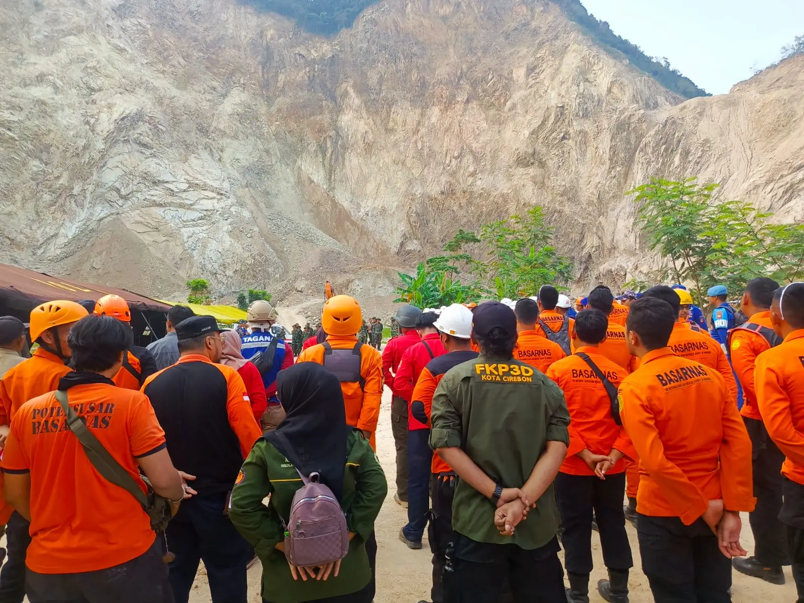 [UPDATE] - Tambang Galian C Gunung Kuda Cirebon Longsor: Operasi Pencarian Dihentikan